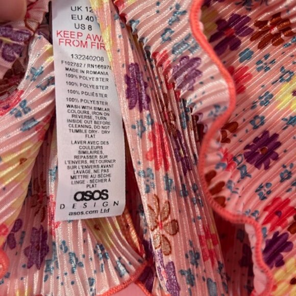 ASOS DESIGN plisse shorts in pink based floral - US 8 - Picture 6 of 9